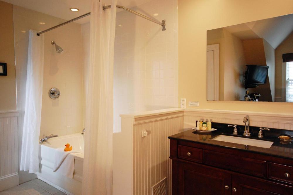 Superior Queen Room interior