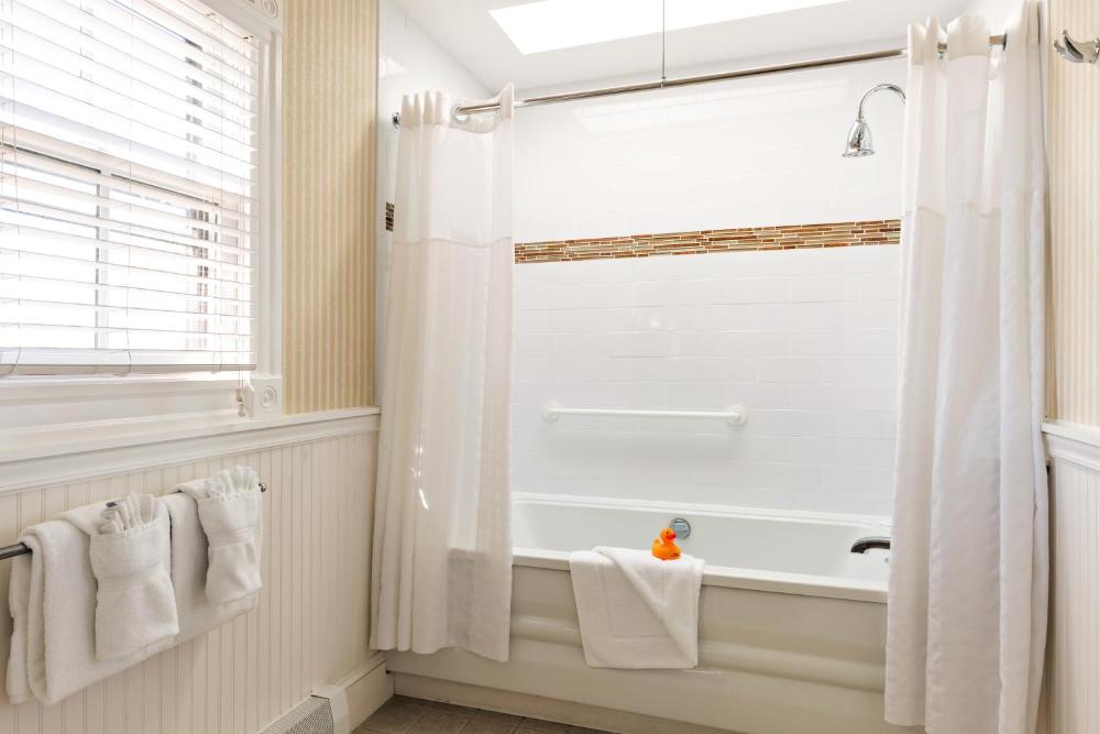 Deluxe King Room interior