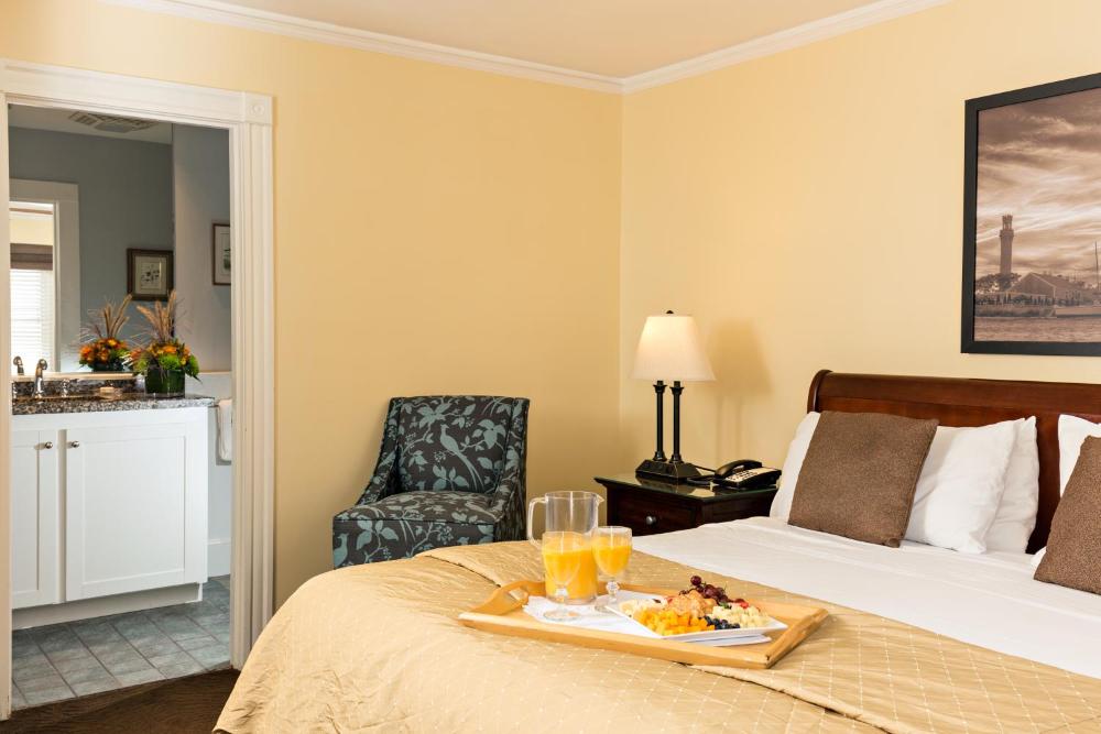 Superior King Room interior